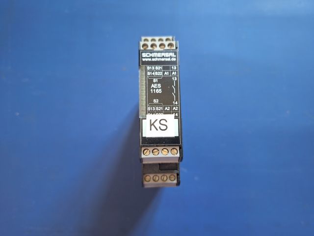 AES 1165 Safety Relay for Ruge & Singer RS 200 printing machines. New and used spare parts for printing machines.